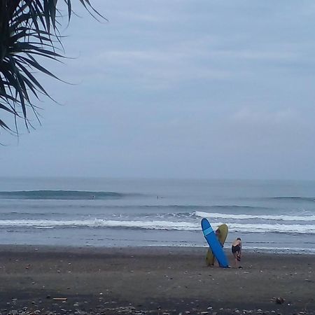 Jembrana Medewi Good Vibes Stay&Surf מראה חיצוני תמונה